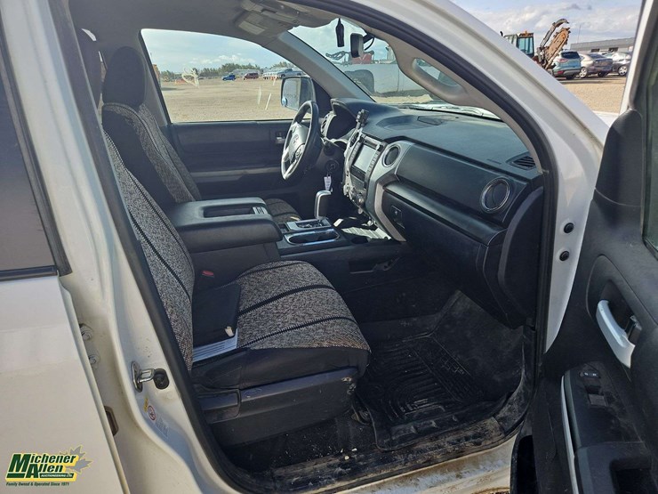 2019-toyota-tundra-image-18