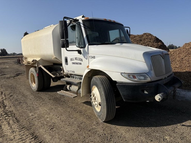 2013-freightliner-ma025-water-truck-image-1