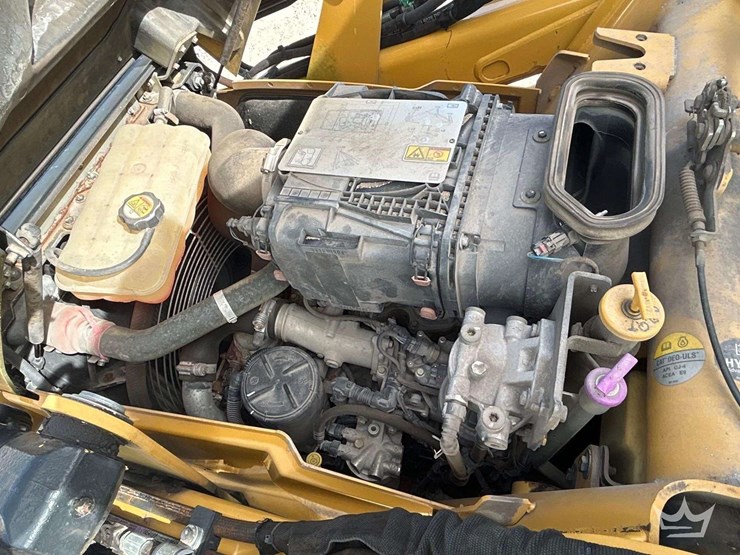 2017-caterpillar-420f2-it-image-8