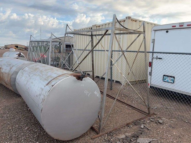 farm-fuel-tank-with-stand-image-3