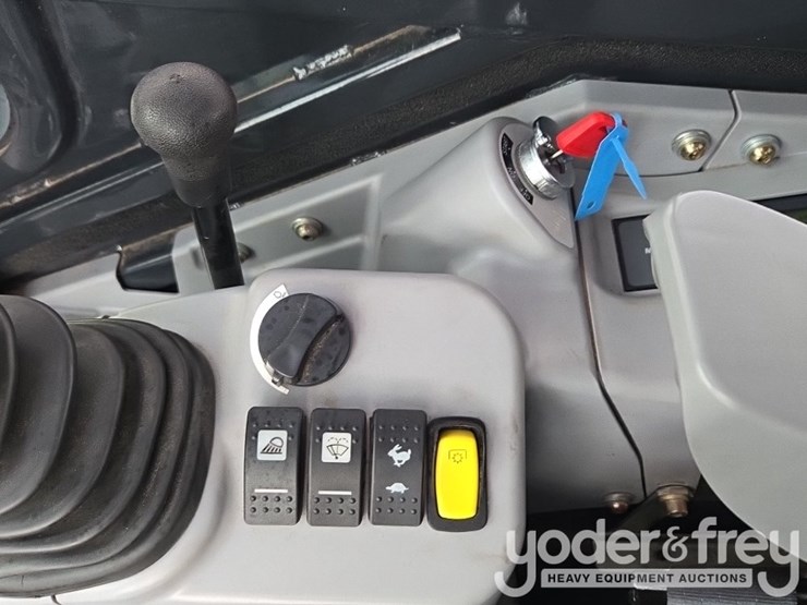 2020-deere-60g-image-56
