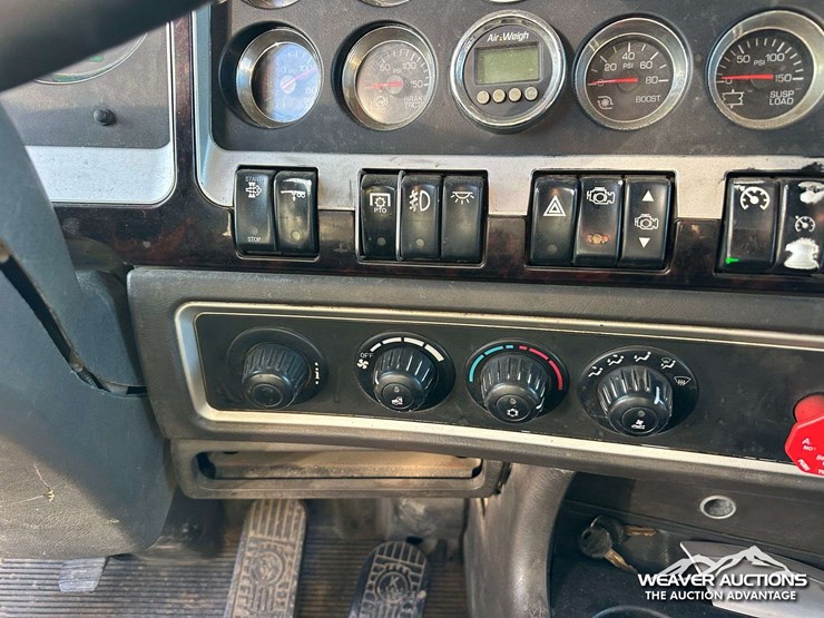 2011-kenworth-t800-image-24