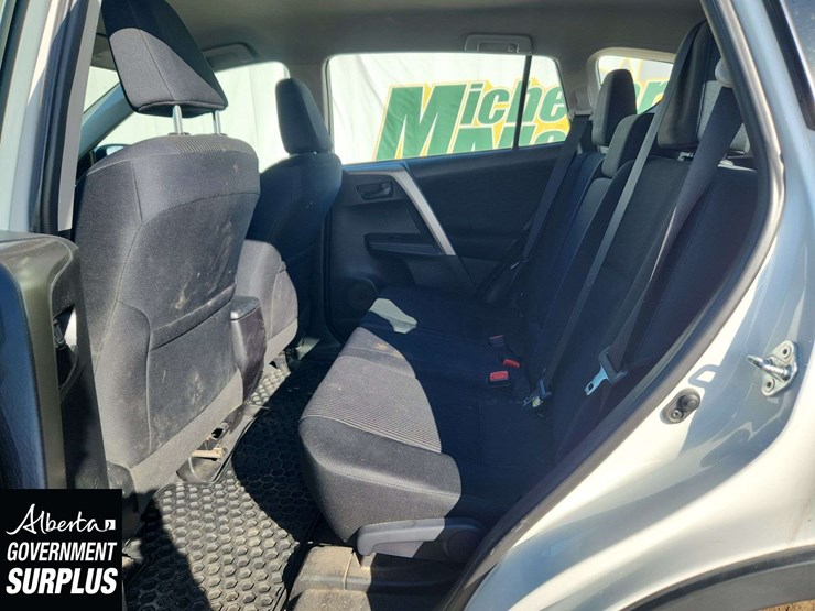 2015-toyota-rav4-le-image-14
