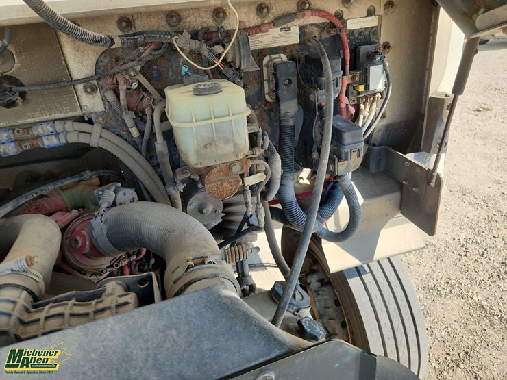 2014-freightliner-mt45-image-26