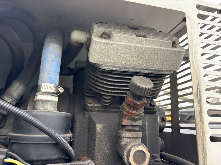 2015-ford-f550-image-35