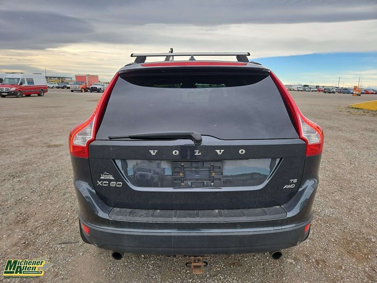 2010-volvo-xc60-image-4