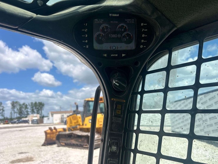 2020-bobcat-t770-image-19