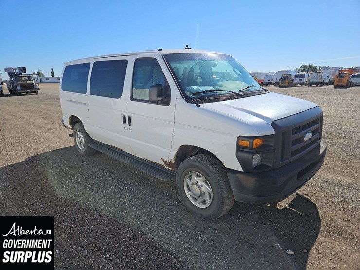 2014-ford-cargo-image-2