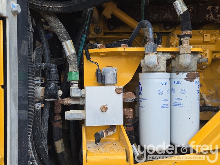 2019-deere-744k-image-51