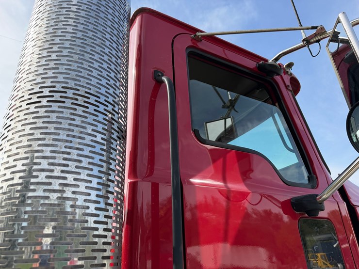 #1625-•-2006-mack-vision-cxn613-day-cab-image-29