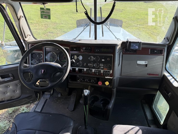 2006-kenworth-w900-image-33