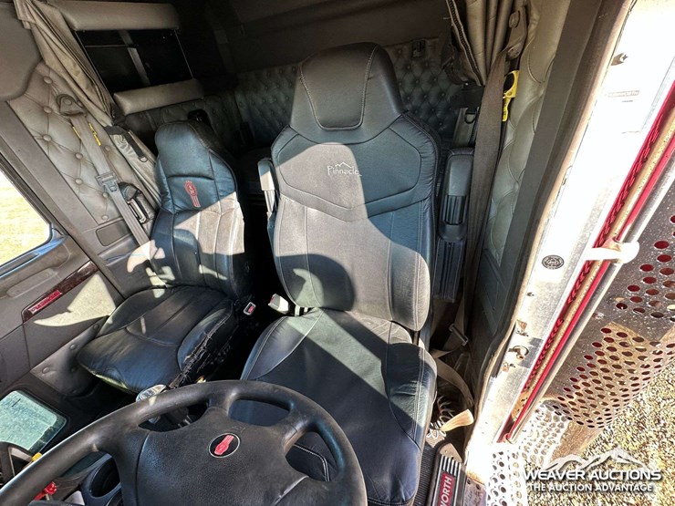 2011-kenworth-t800-image-10