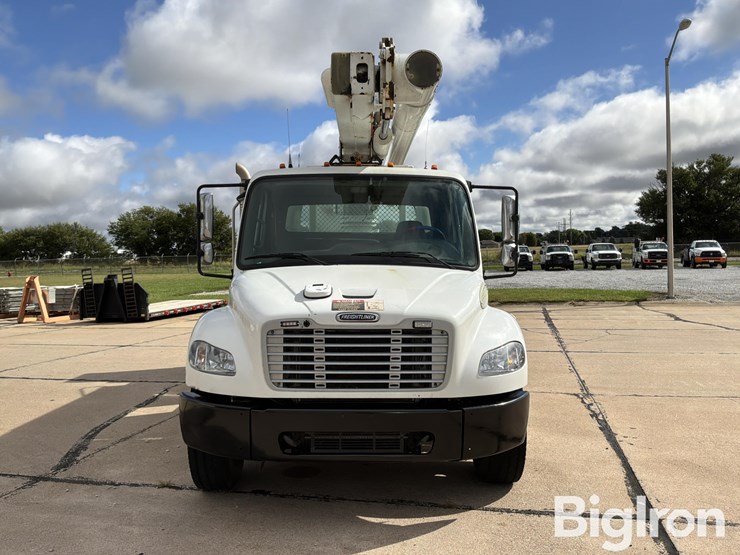 2009-freightliner-m2-106-image-2