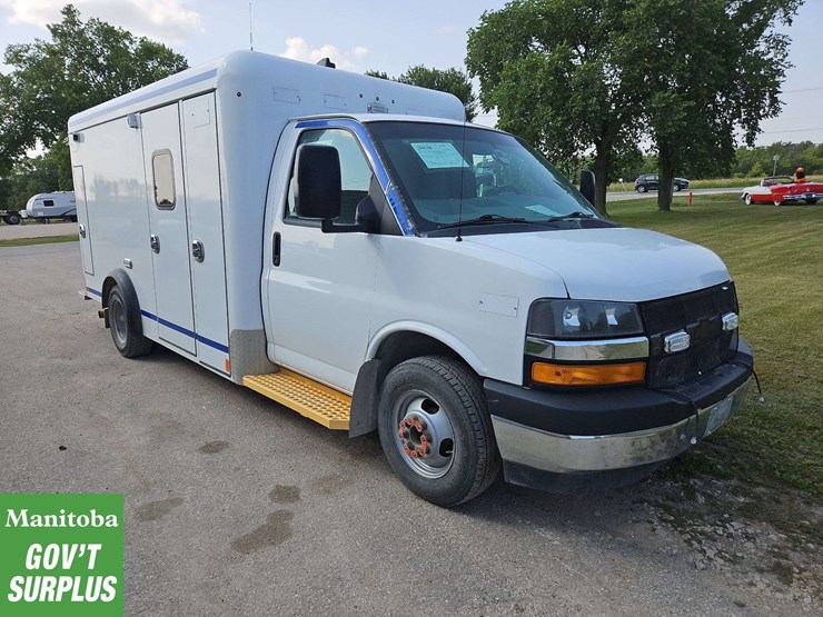 2020-chevrolet-express-s/a-ambulance-image-2