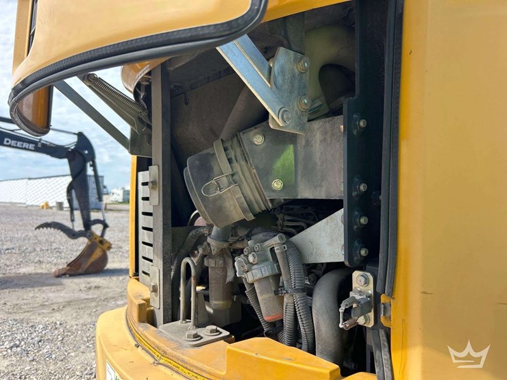 2015-deere-26g-image-8
