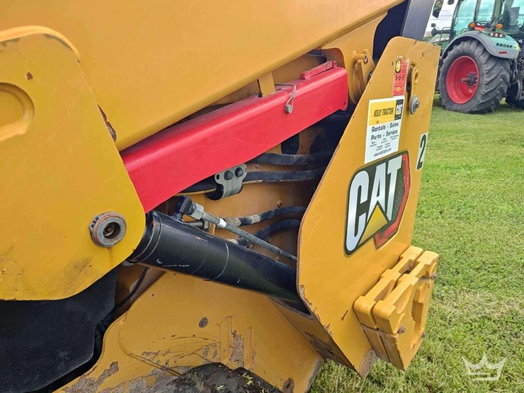 2021-caterpillar-299d3-image-30