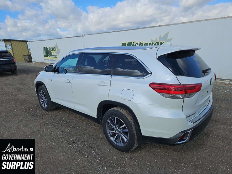 2019-toyota-highlander-hybrid-image-3