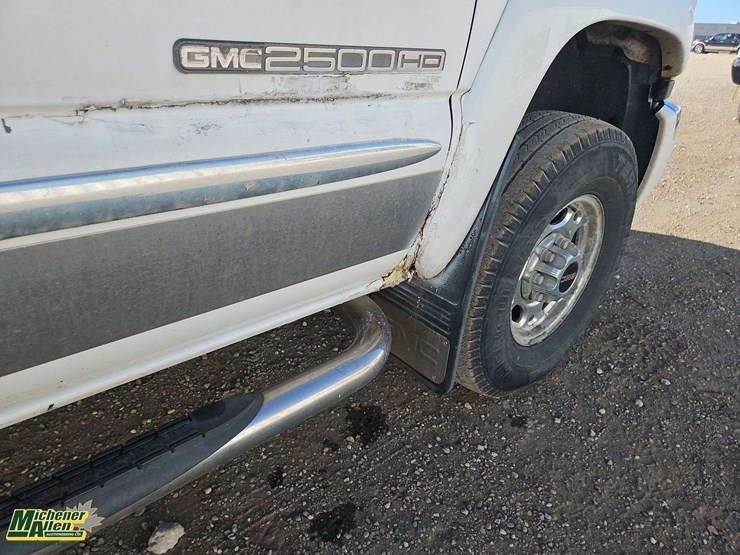 gmc-sierra-2500hd-image-38
