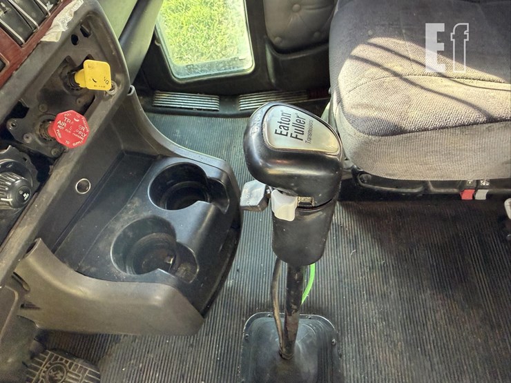 2006-kenworth-w900-image-17