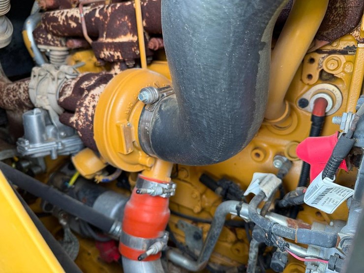 caterpillar-938m-image-56