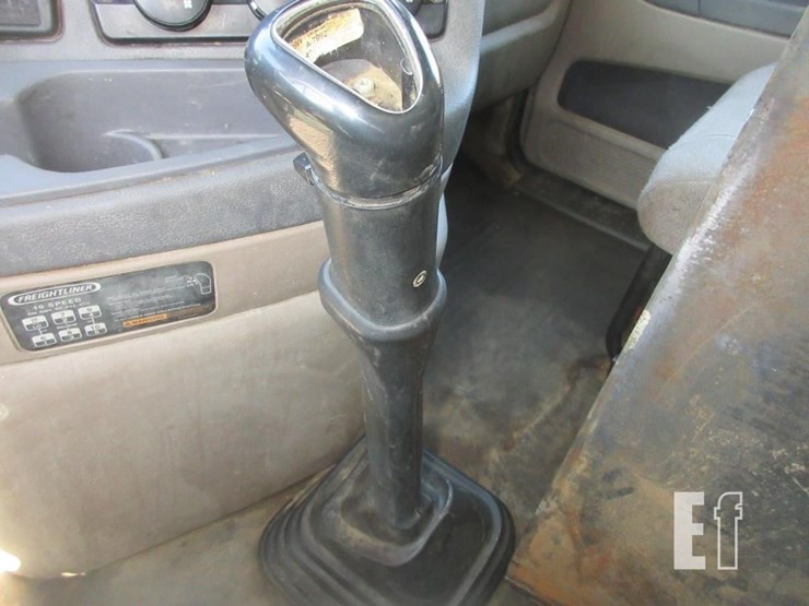 2013-freightliner-cascadia-125-image-11