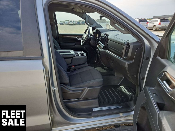 2024-chevrolet-silverado-1500-image-17