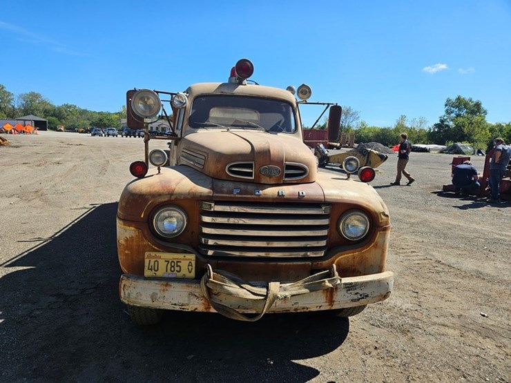 #2535-•-1949-ford-f-7-fire-truck-image-8