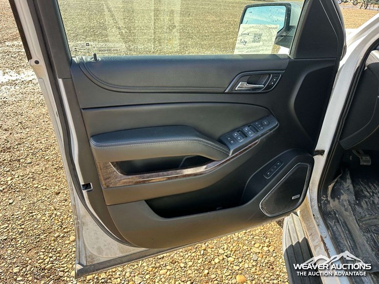 2018-chevrolet-suburban-image-23