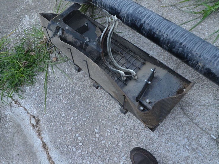 12'-unverferth-hydraulic-transfer-auger-image-3
