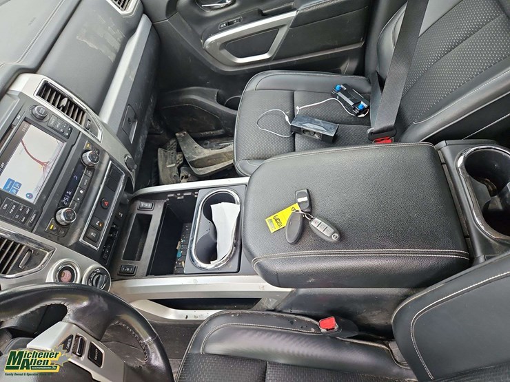 2016-nissan-titan-image-21