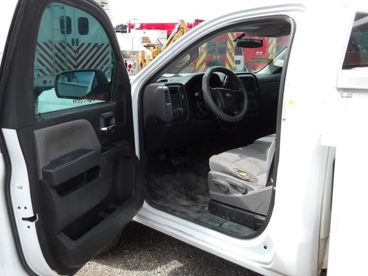 2015-chevrolet-2500-image-15
