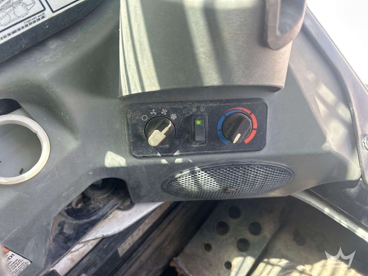 2020-bobcat-t770-image-21
