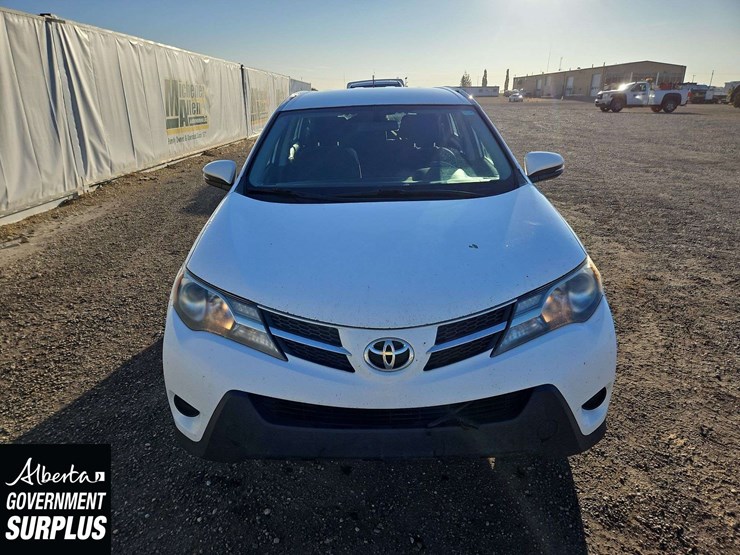 2015-toyota-rav4-le-image-8