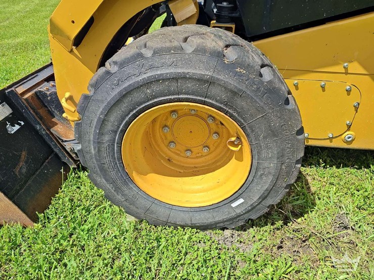 2024-caterpillar-246d3-image-29