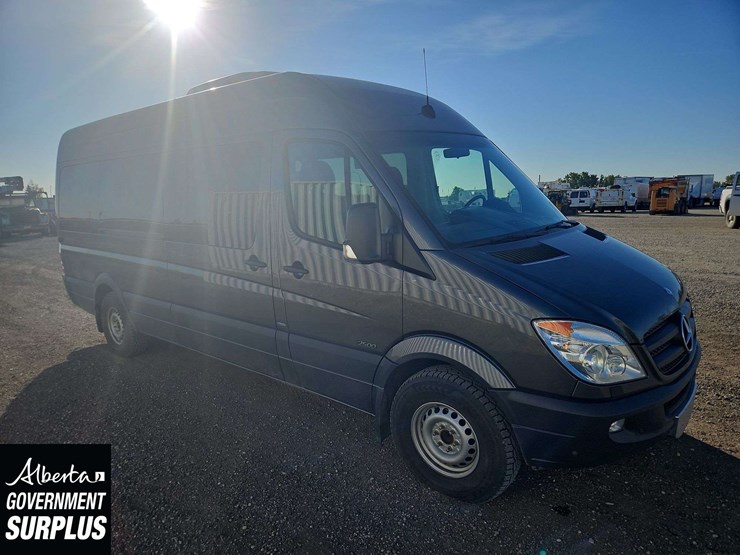 2012-mercedes-benz-sprinter-2500-image-2