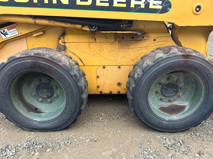 deere-240-image-39
