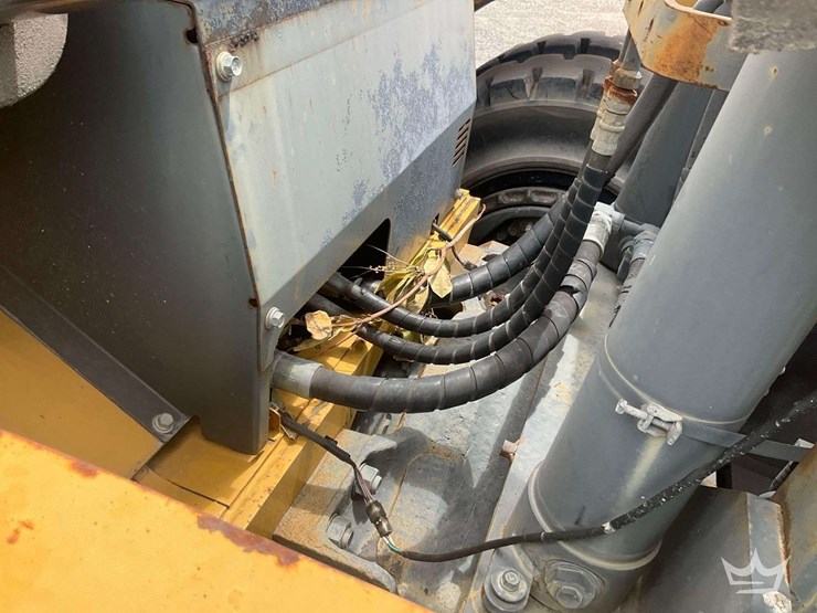 2014-caterpillar-dp100nt-21,600lb.-straight-mast-diesel-forklift-image-26