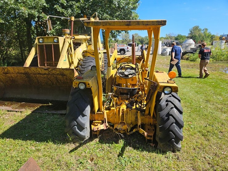 #2532-•-massey-ferguson-80b-loader-tractor-image-4