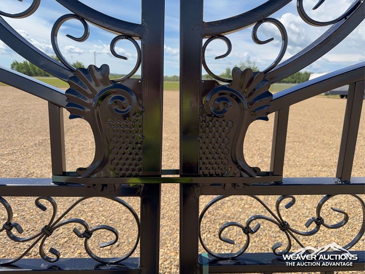2026-8-ft.-x-20-ft.-(incl-posts)-timber-&-steel-decorative-entry-gate-unused-image-7