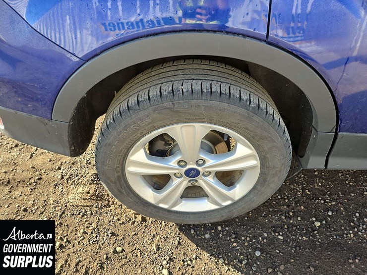 2016-ford-escape-se-image-11