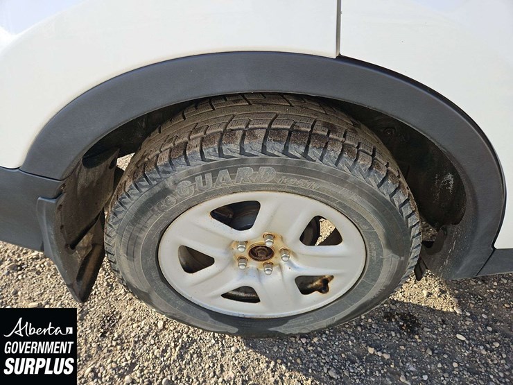 2015-toyota-rav4-le-image-11