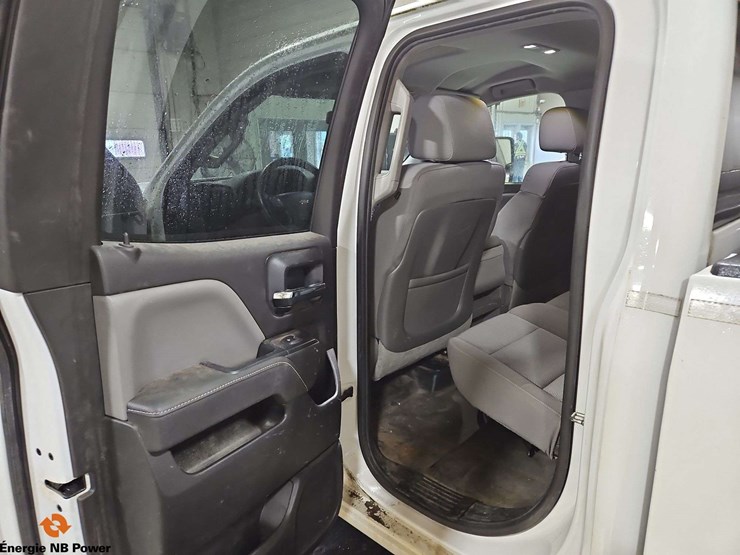 2015-chevrolet-silverado-2500hd-image-12