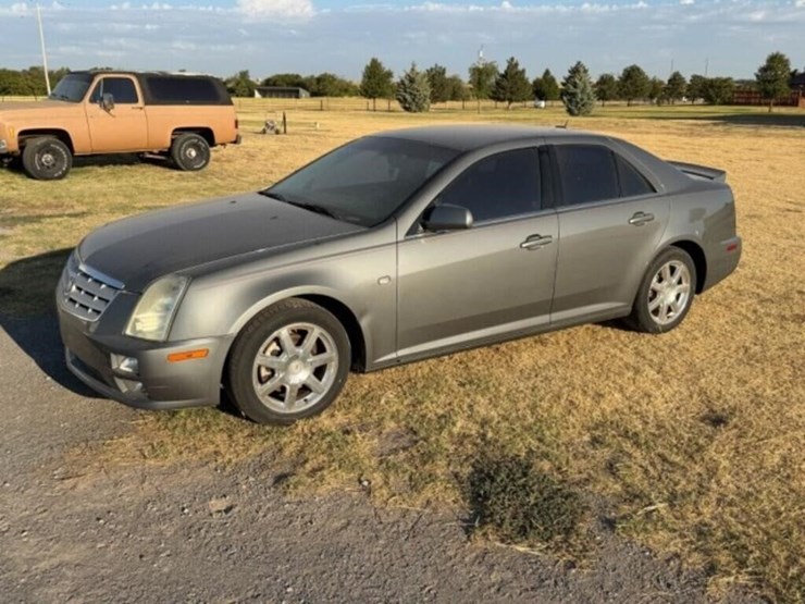 2004-cadillac-sts-car-image-1