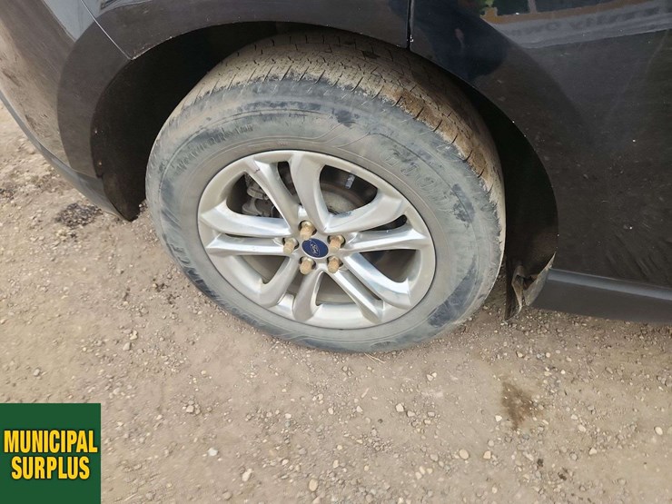 2016-ford-edge-sel-image-11