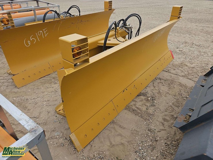 104in-hydraulic-2-way-snow-blade-attachment-image-2