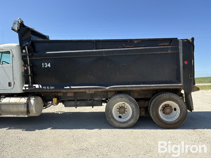 2007-peterbilt-335-image-9