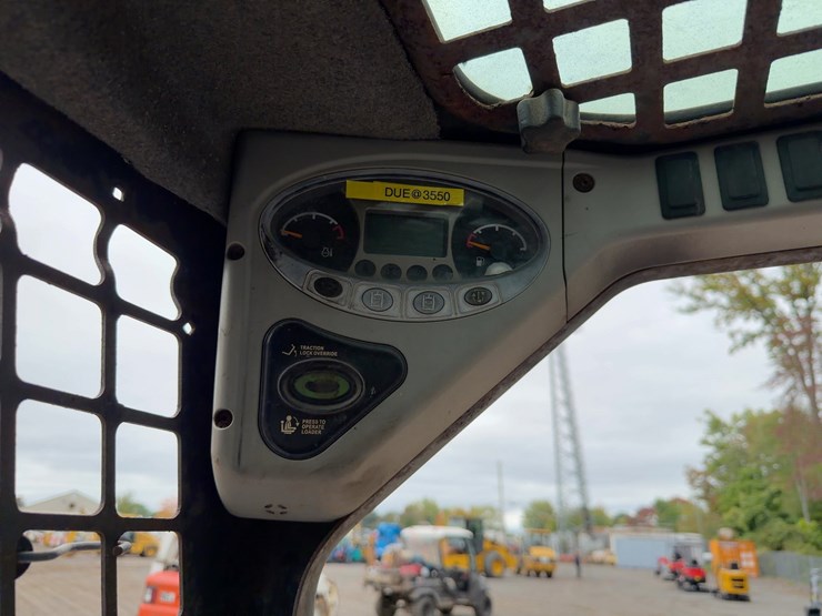 2008-bobcat-s220-image-18