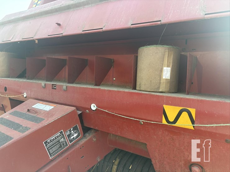 new-holland-660-image-15