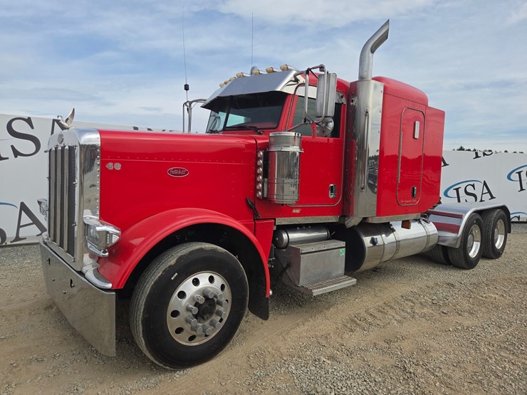 #1408-•-2014-peterbilt-388-sleeper-cab-truck-tractor-image-1