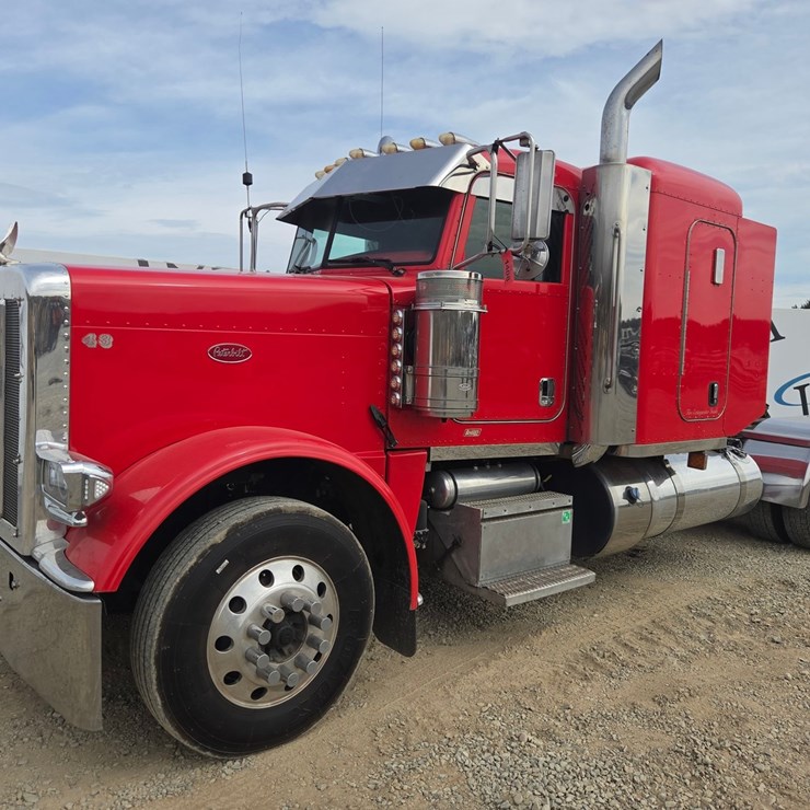 #1408 • 2014 Peterbilt 388 Sleeper Cab Truck Tractor